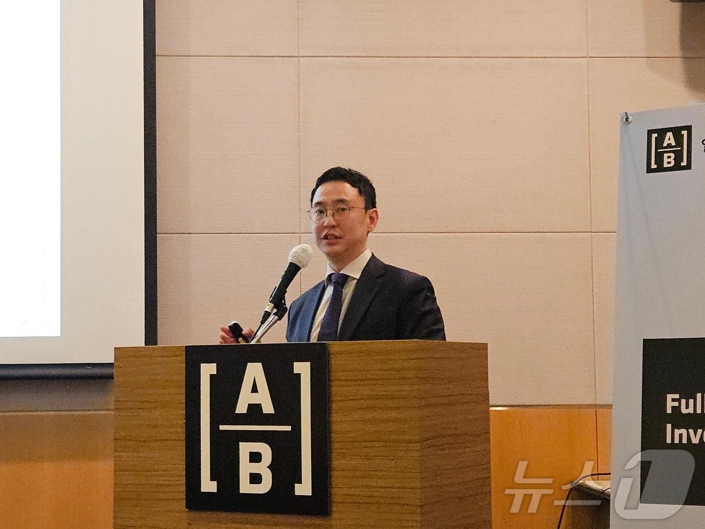 본문 이미지 -  이재욱 얼라이언스번스틴(AB)자산운용 부장이 23일 '2025년 글로벌 시장 전망 간담회'에서 발표하고 있다.2025.01.23/ⓒ 뉴스1 문혜원 기자 
