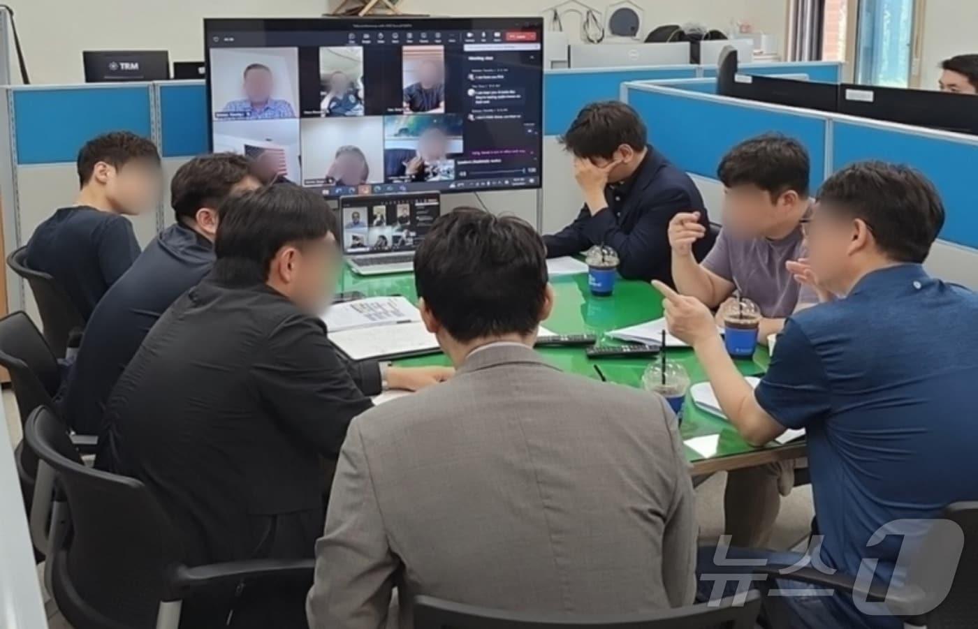 경찰이 해외 수사 기관과 회의하는 모습. (서울경찰청 제공)