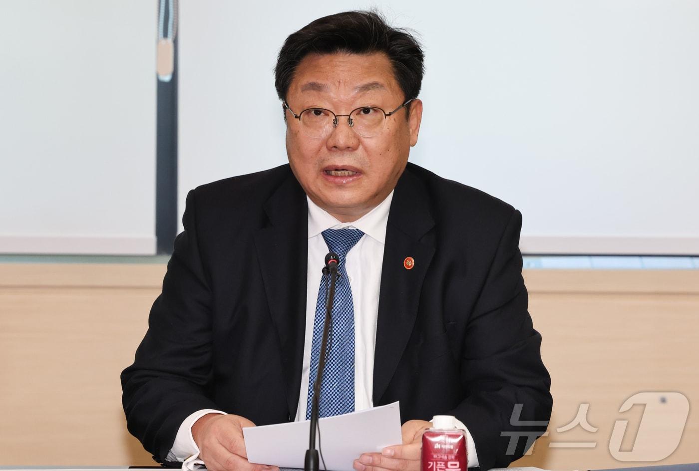 주형환 저출산고령사회위원회 부위원장이 23일 서울 종로구 정부서울청사에서 열린 제8차 인구비상대책회의에서 모두발언을 하고 있다. 2025.1.23/뉴스1 ⓒ News1 허경 기자