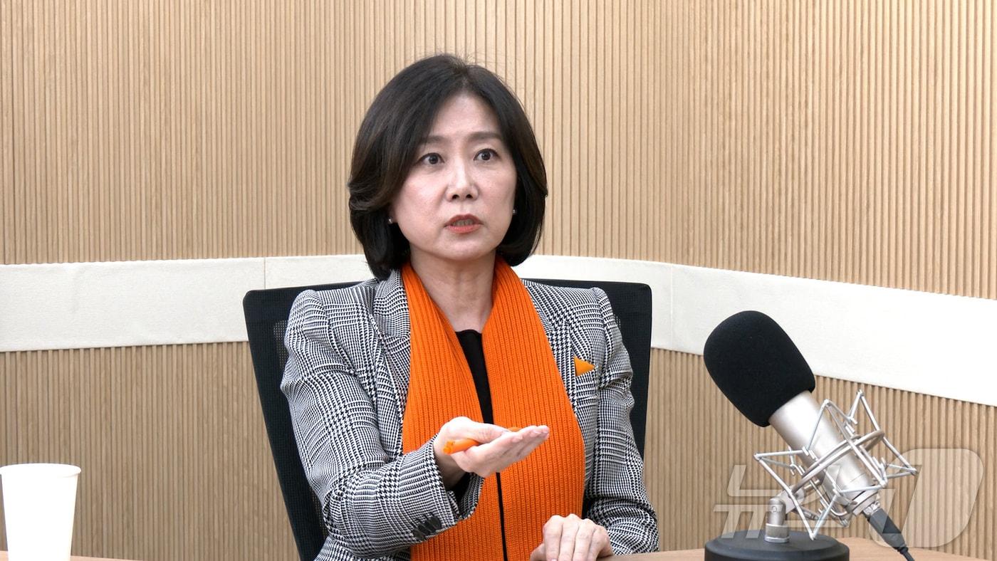 허은아 개혁신당 대표가 23일 뉴스1TV &#39;팩트앤뷰&#39;에 출연해 질문에 답하고 있다.