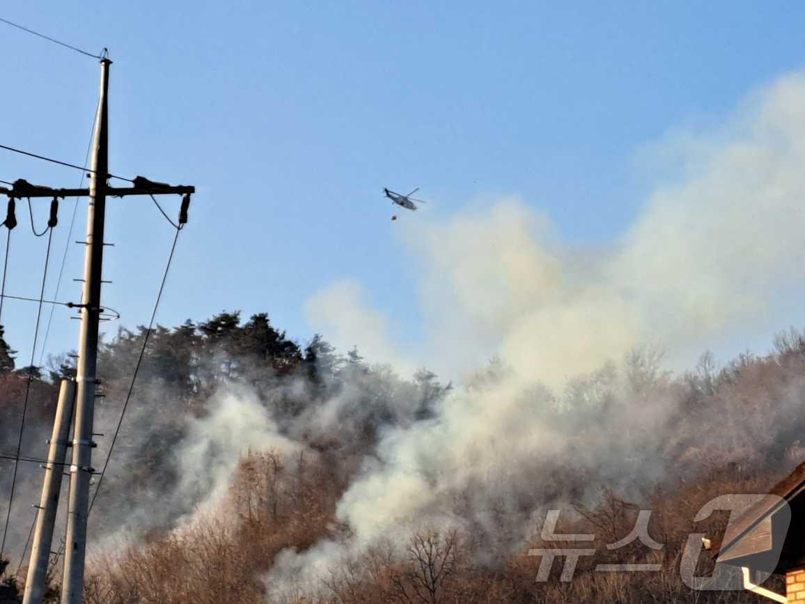 본문 이미지 - 강원 원주 소초면 교항리 산불 현장.(뉴스1 DB)