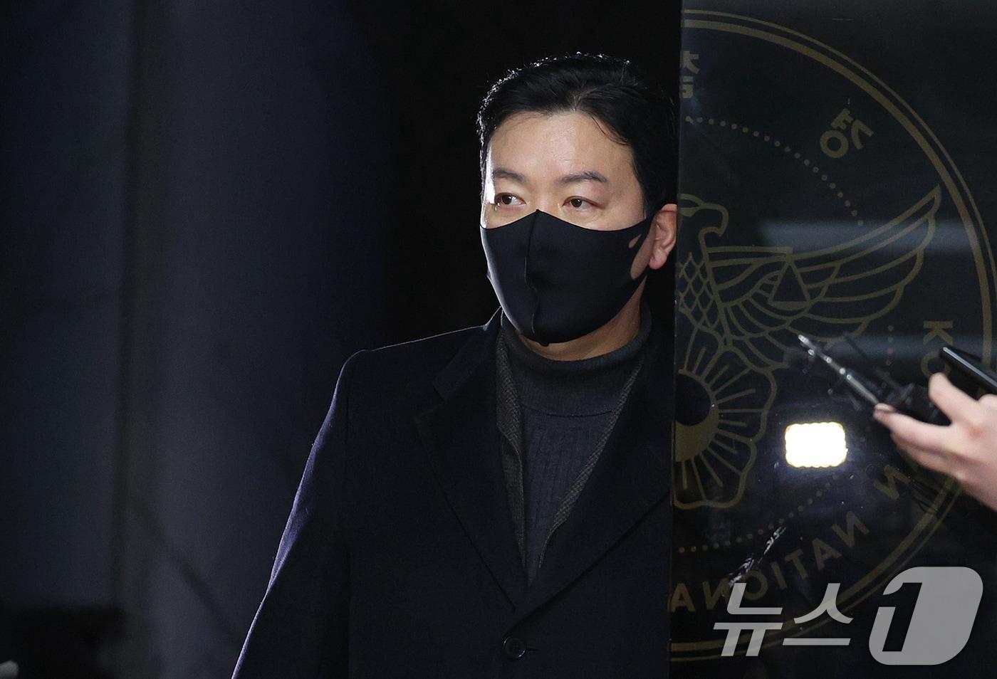 김성훈 대통령경호처 차장이 24일 오전 서울 서대문구 경찰청 국가수사본부 특별수사단에 출석하고 있다. 특수단은 김 차장과 함께 이광우 경호본부장을 불러 특수공무집행방해 혐의를 조사한다. 2025.1.24/뉴스1 ⓒ News1 장수영 기자