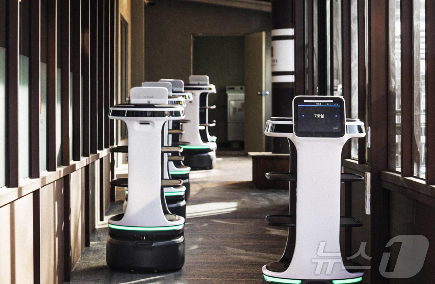 베어로보틱스의 AI 자율주행 배송로봇 '서비플러스'(LG전자 제공). ⓒ 뉴스1