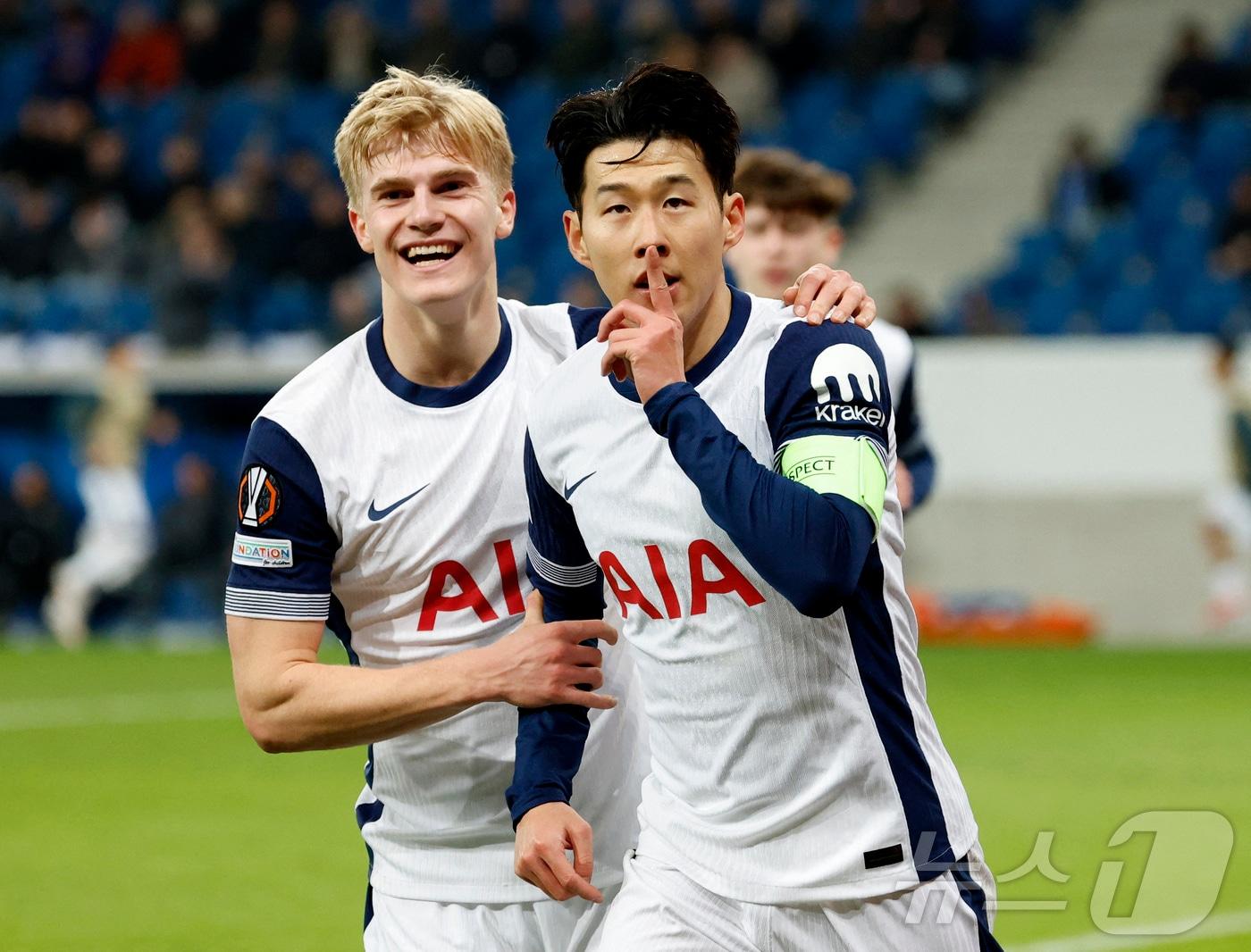 본문 이미지 - 토트넘 시절 손흥민과 루카스 베리발.  ⓒ 로이터=뉴스1 