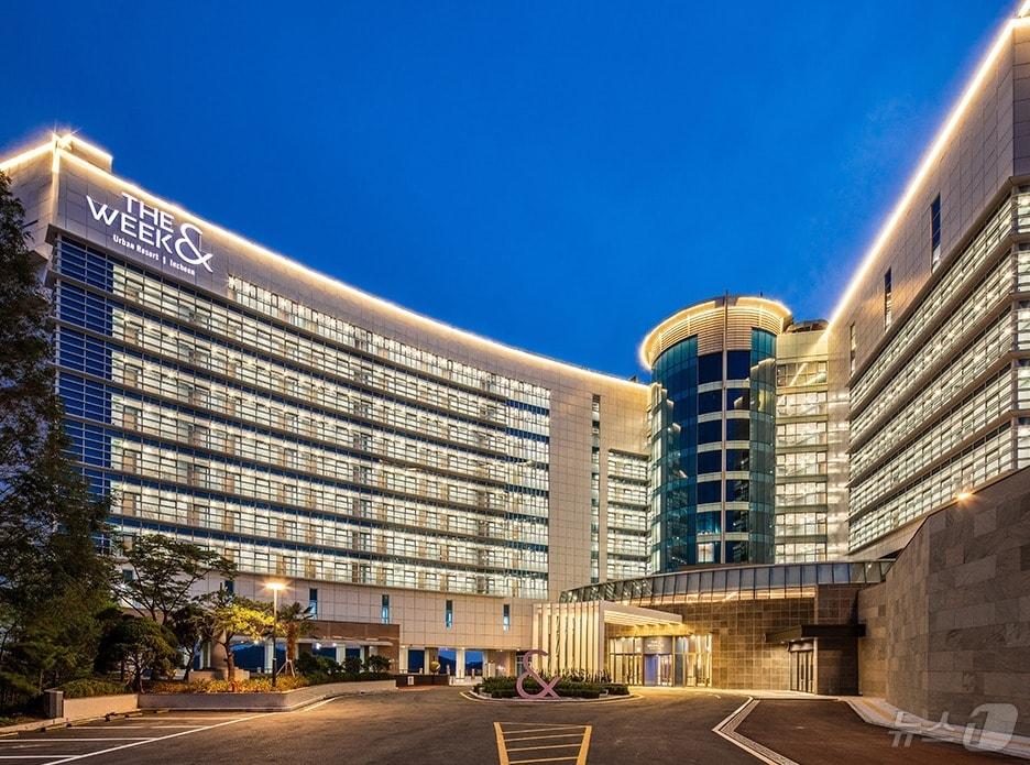 본문 이미지 - 리조트 전면(더위크앤 리조트 제공)