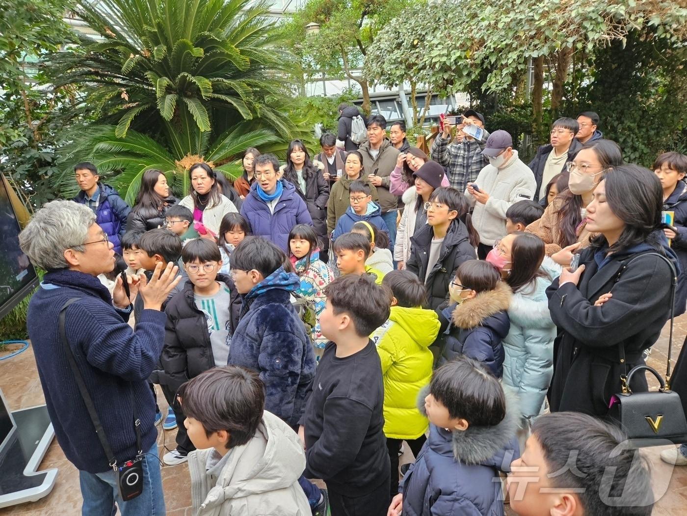 본문 이미지 - 국립중앙과학관이 巳이언스 특별전을 시연하고 있다. (국립중앙과학관 제공)/뉴스1