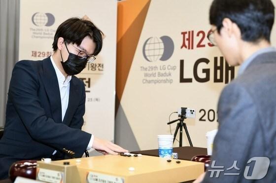 본문 이미지 - LG배 결승에서 반칙패에 이어 기권패 당한 커제 9단. (한국기원 제공)