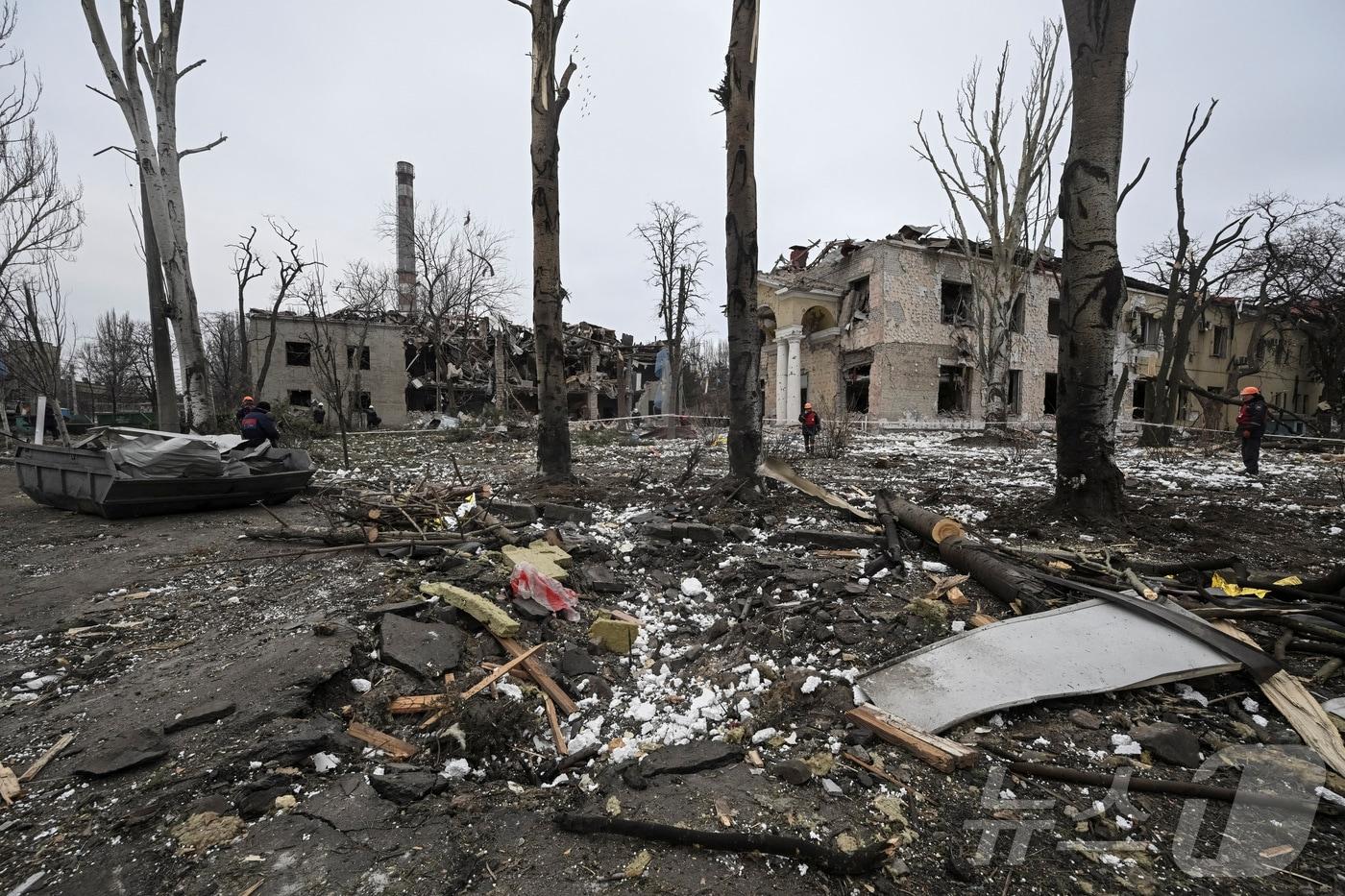 23일&#40;현지시간&#41; 우크라이나 자포리자에서 러시아 군의 미사일 포격을 받아 쑥대밭이 된 건물이 보인다. 2025.01.24 ⓒ 로이터=뉴스1 ⓒ News1 우동명 기자
