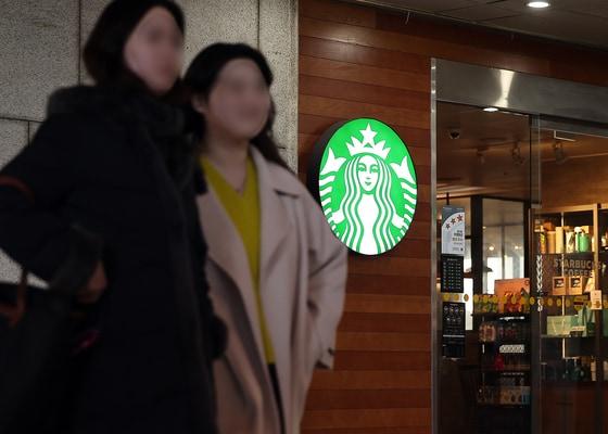 본문 이미지 - 서울 시내 한 스타벅스 매장. 2025.1.24/뉴스1 ⓒ News1 김진환 기자