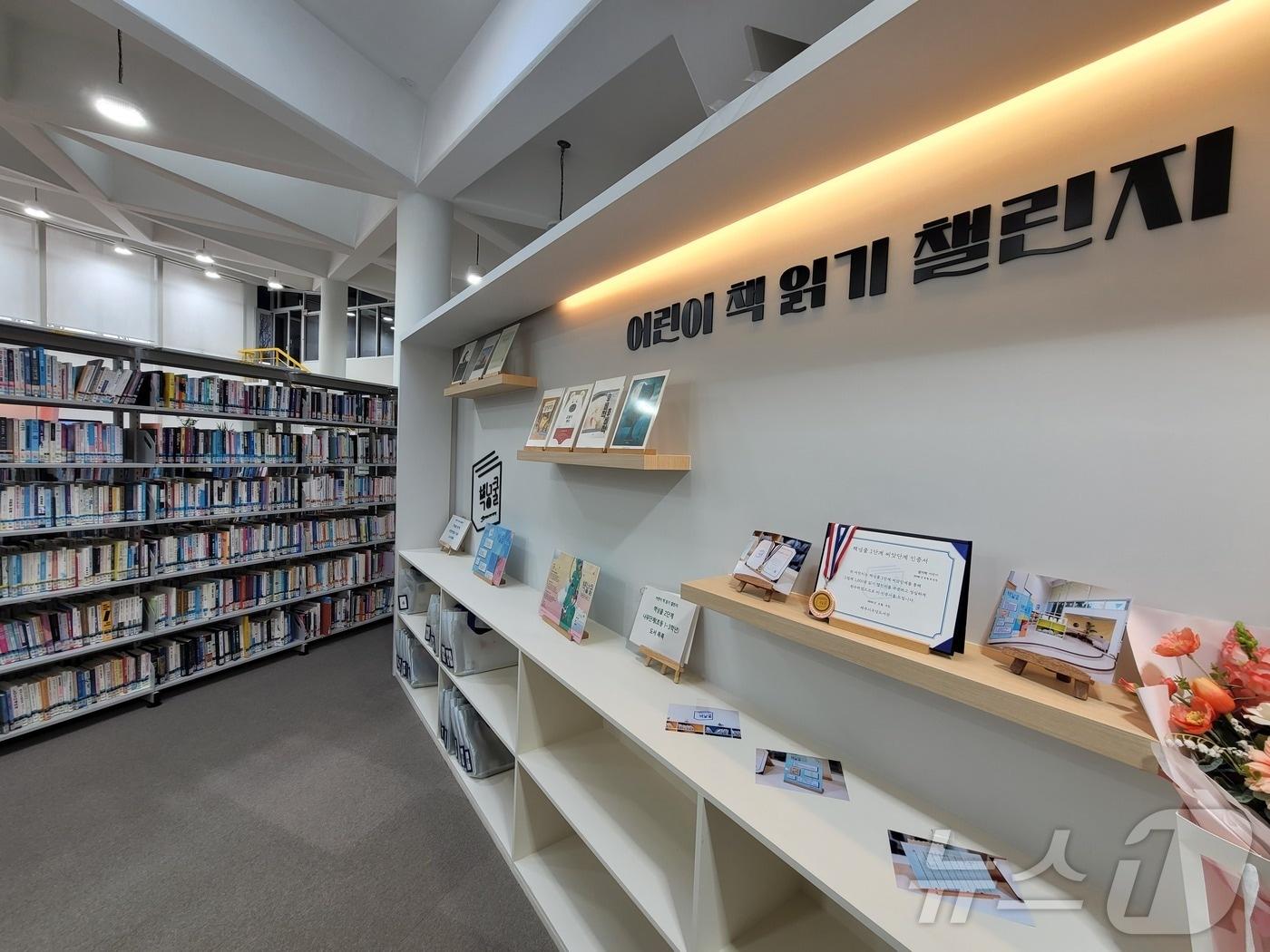 본문 이미지 - 제주시 기적의 도서관은 유아기 독서습관 형성을 위해 책넝쿨 대출서비스를 시행하고 있다./뉴스1 