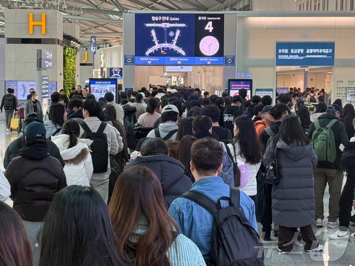 본문 이미지 - 인천공항 제1터미널 출국장&#40;촬영자 정진욱&#41; / 뉴스1