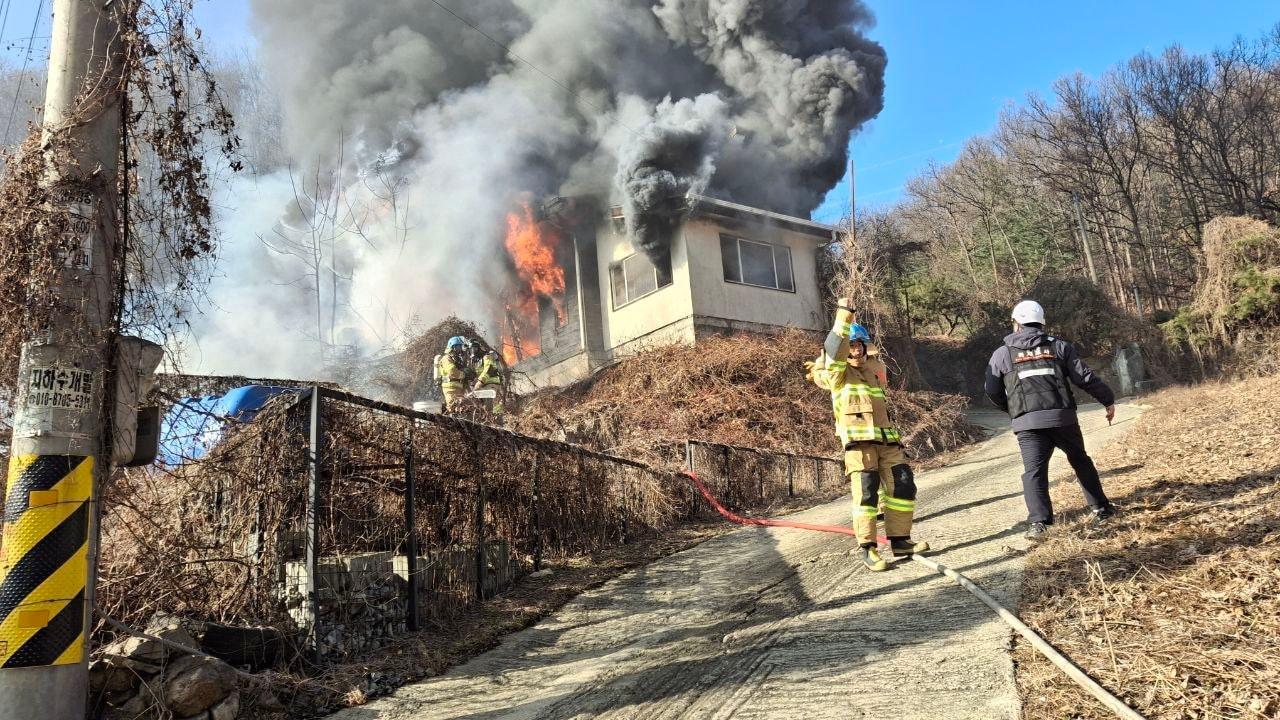 본문 이미지 - 화재 현장. (경기도소방재난본부 제공) 2025.1.24/뉴스1
