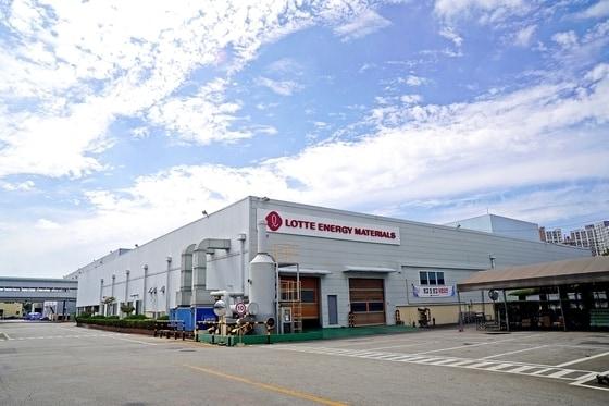 본문 이미지 -  롯데에너지머티리얼즈 익산1공장 전경(롯데에너지머티리얼즈 제공) 
