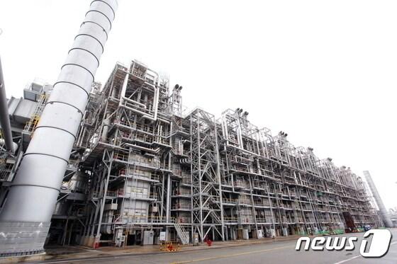 본문 이미지 - LG화학 여수 NCC 공장 전경 ⓒ 뉴스1 