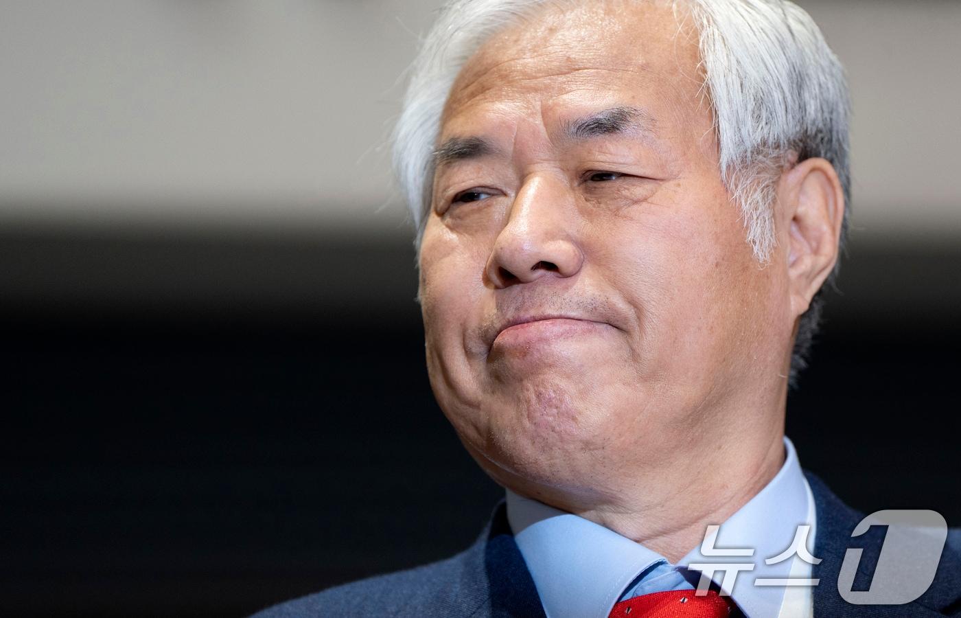 도널드 트럼프 미국 대통령 취임식 참석을 마치고 귀국한 전광훈 사랑제일교회 목사가 지난달 24일 오후 인천국제공항 제2터미널에서 기자회견을 하고 있다. 2025.1.24/뉴스1 ⓒ News1 김진환 기자