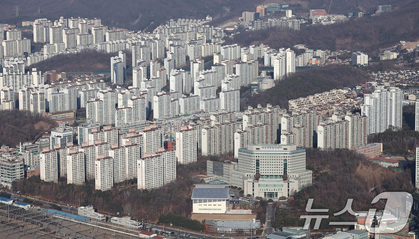 본문 이미지 - 경찰청 헬기에서 바라본 경기 용인시 기흥구 아파트 단지. ⓒ 뉴스1 김진환 기자