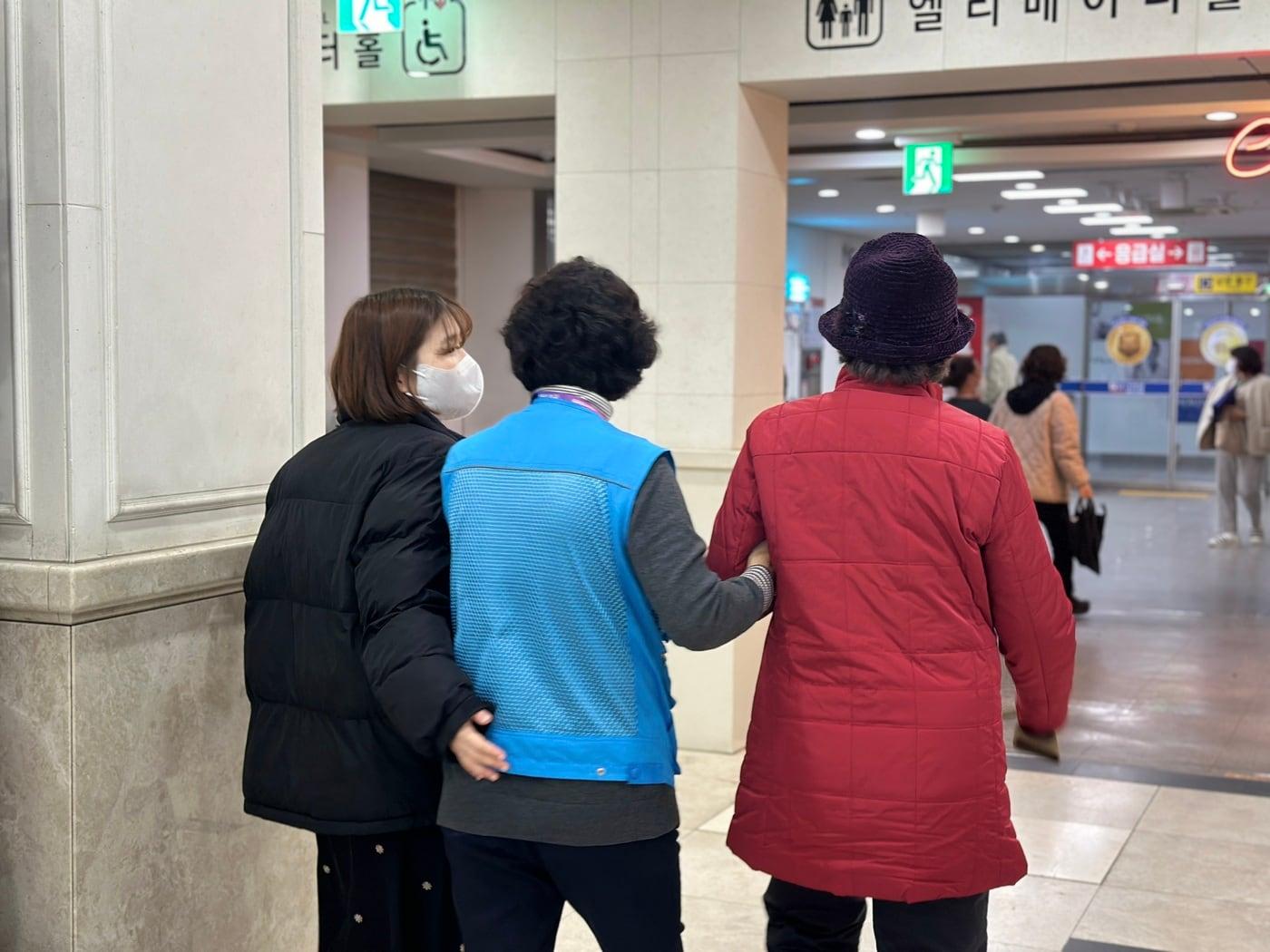 본문 이미지 - 청주시 노인 병원 이동지원 서비스.