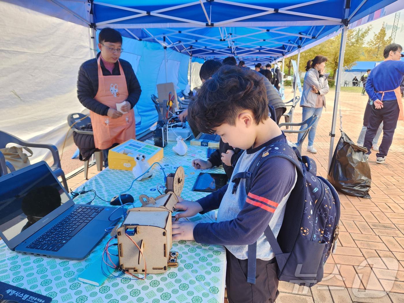 본문 이미지 - 강원 영월군 별마로작은도서관 교육 프로그램 자료 사진. (영월군 제공) 2025.1.25/뉴스1
