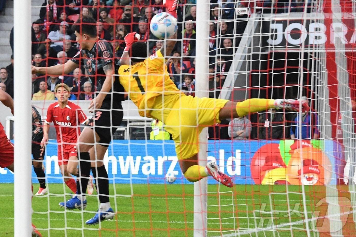 프라이부르크를 상대로 헤더골을 넣은 김민재. ⓒ AFP=뉴스1