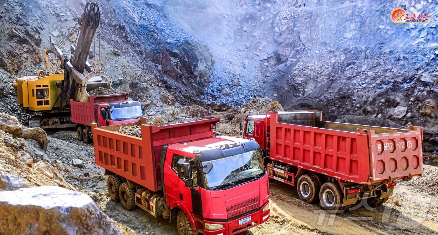 &#40;평양 노동신문=뉴스1&#41; = 북한 노동당 기관지 노동신문은 27일 은률광산에서 기술혁신 경쟁을 진행하며 지난 25일까지 1월 &#39;인민경제계획&#39;을 108%로 넘쳐 수행하는 성과를 거두었다고 보도했다. [국내에서만 사용가능. 재배포 금지. DB 금지. For Use Only in the Republic of Korea. Redistribution Prohibited] rodongphoto@news1.kr