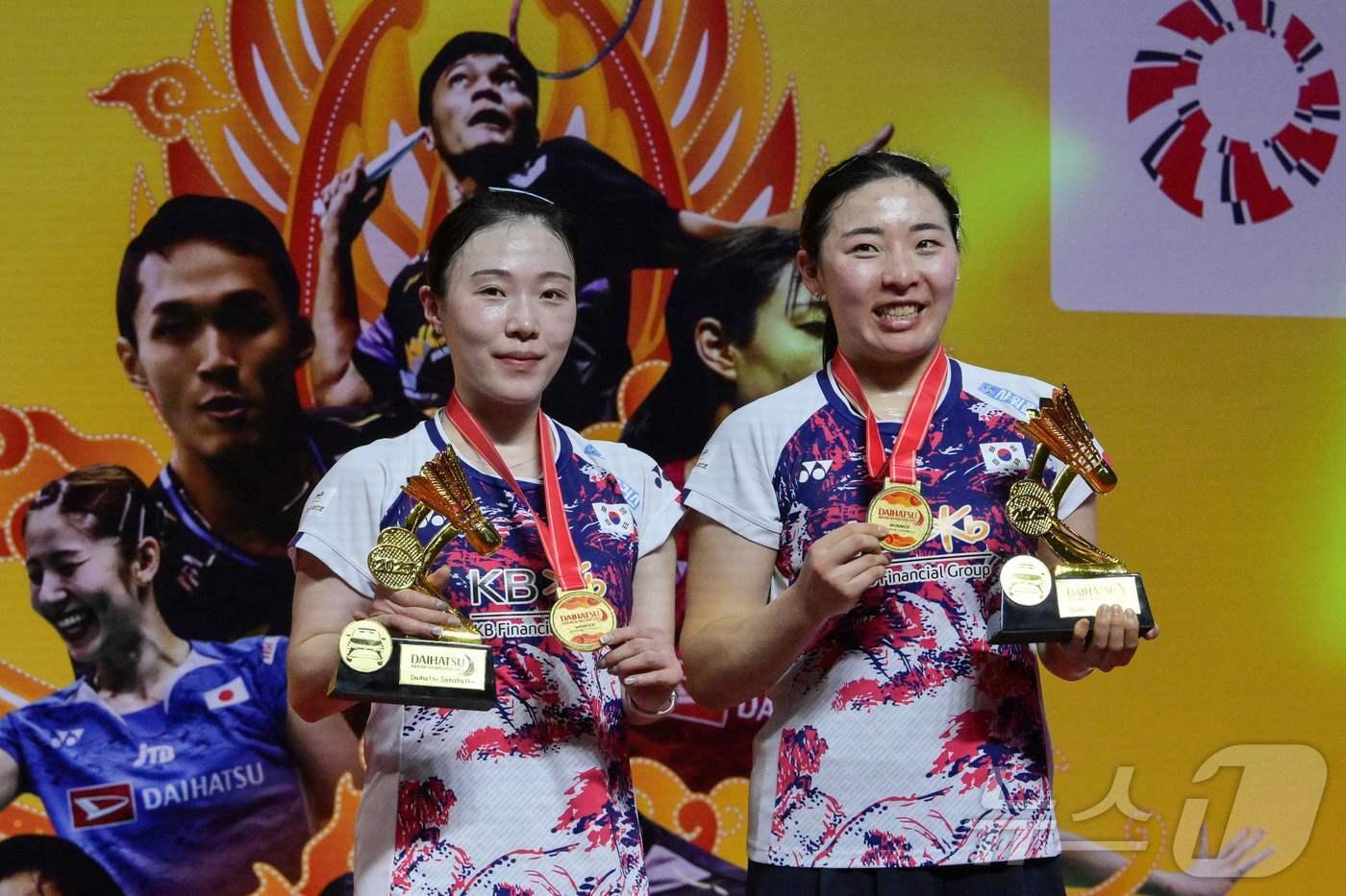 배드민턴 인도네시아 마스터스 대회에서 우승한 여자복식 김혜정-공희용(오른쪽). ⓒ AFP=뉴스1