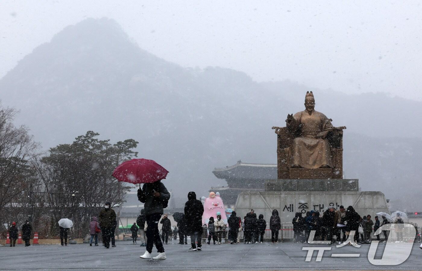 본문 이미지 - 설날인 29일 충북과 세종은 매우 춥고 눈이 오후까지 내리겠다.(자료사진)/뉴스1 ⓒ News1 박세연 기자