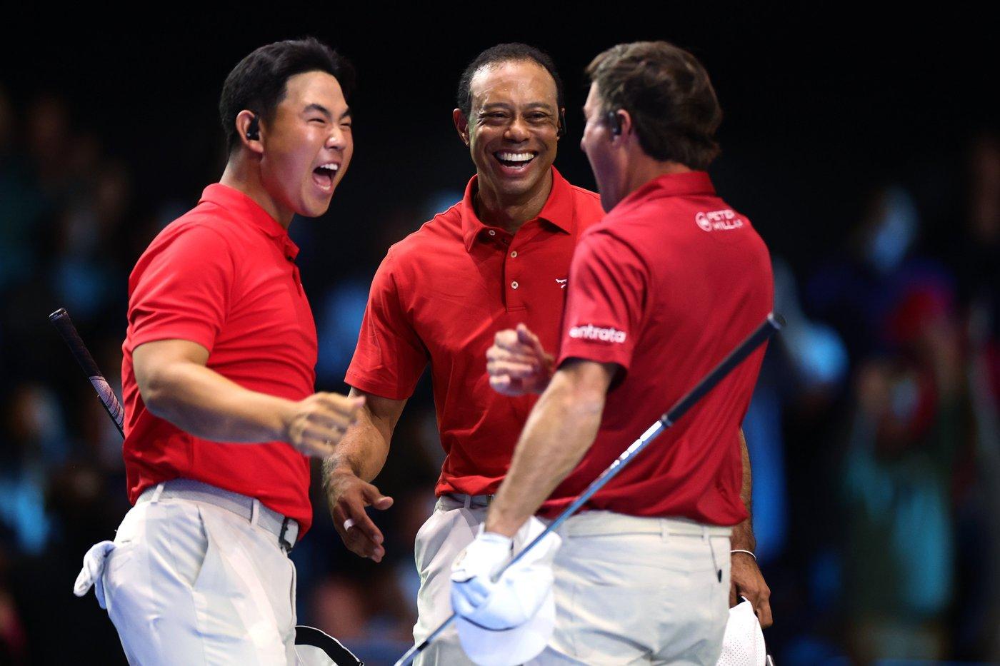 타이거 우즈&#40;가운데&#41;와 승리를 합작한 김주형&#40;왼쪽&#41;. &#40;TGL 홈페이지&#41;