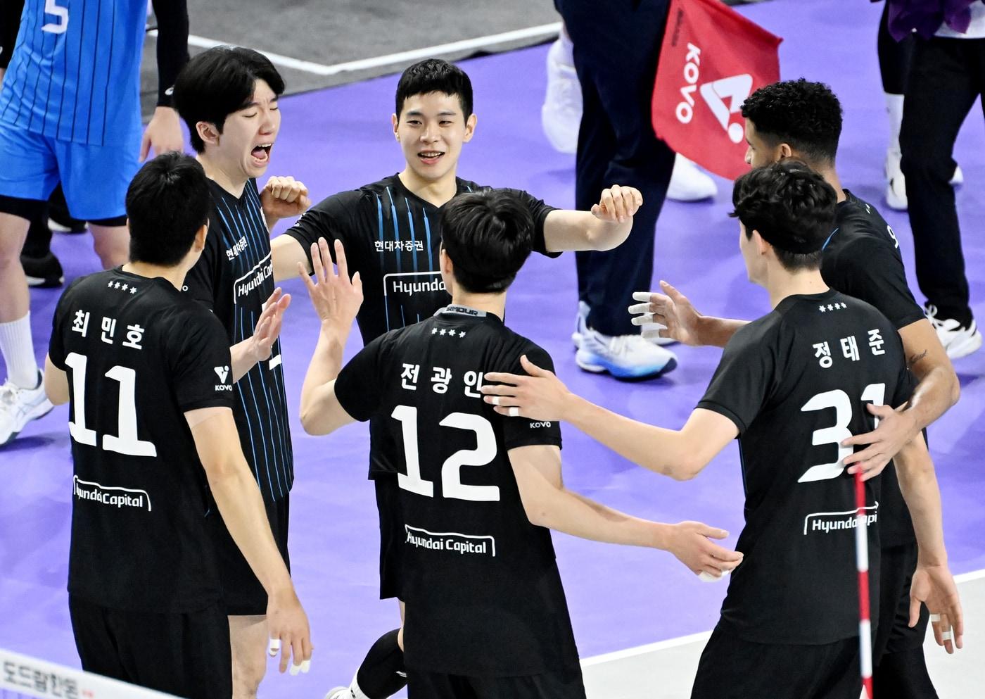 현대캐피탈이 29일 열린 대한항공과의 경기에서 승리, 15연승을 달렸다. (KOVO 제공)