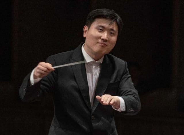 본문 이미지 - 귀도 칸텔리 국제 지휘 콩쿠르에서 우승한 송민규 지휘자 