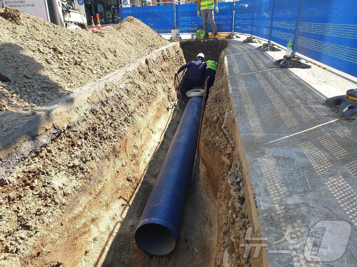 본문 이미지 - 지방상수도 현대화사업 공사 현장.(한국수자원공사 한강유역협력단 제공)/뉴스1