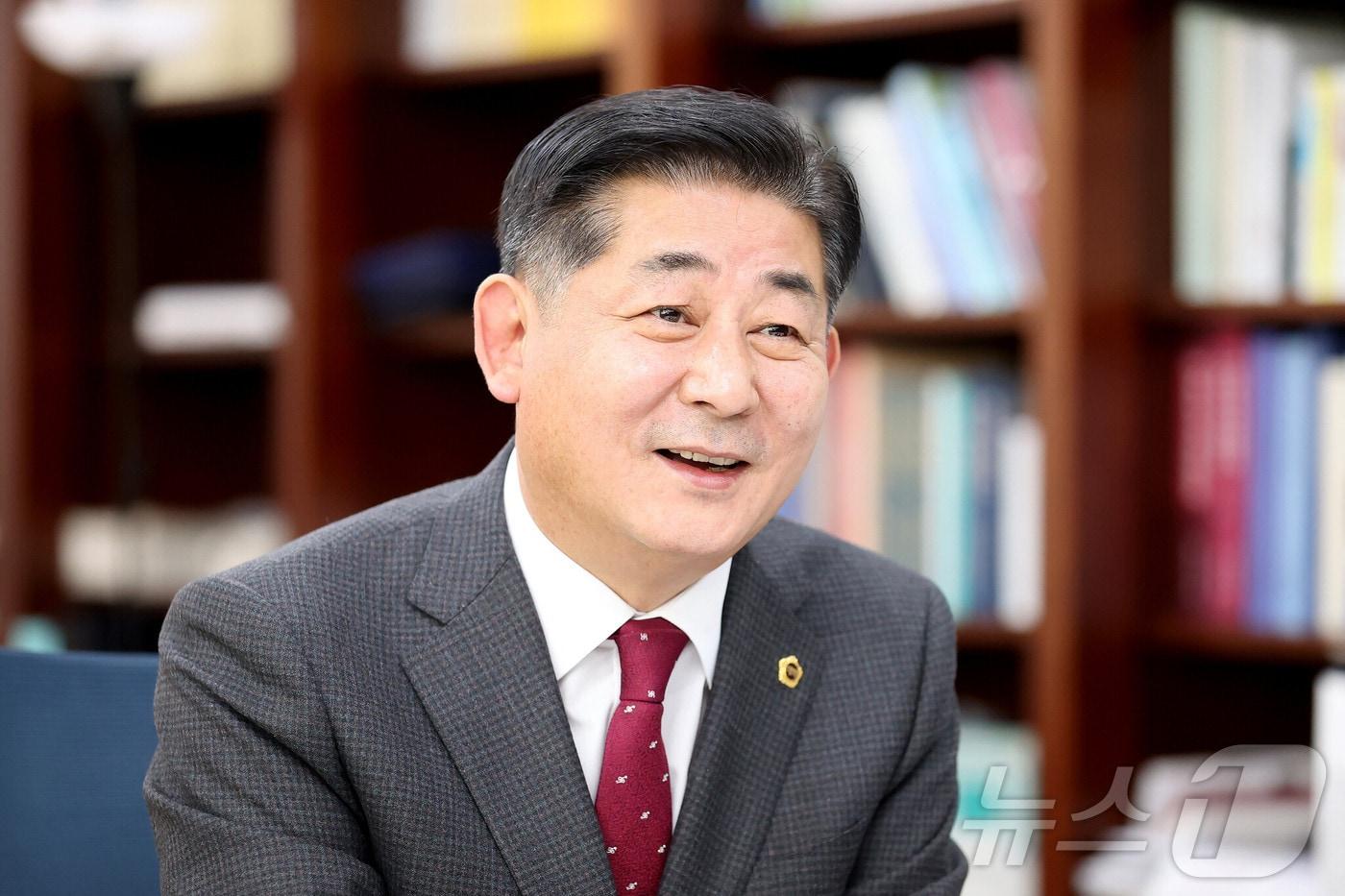 정해권 인천시의회의장이 뉴스1과 인터뷰를 하고 있다. (인천시의회 제공) / 뉴스1