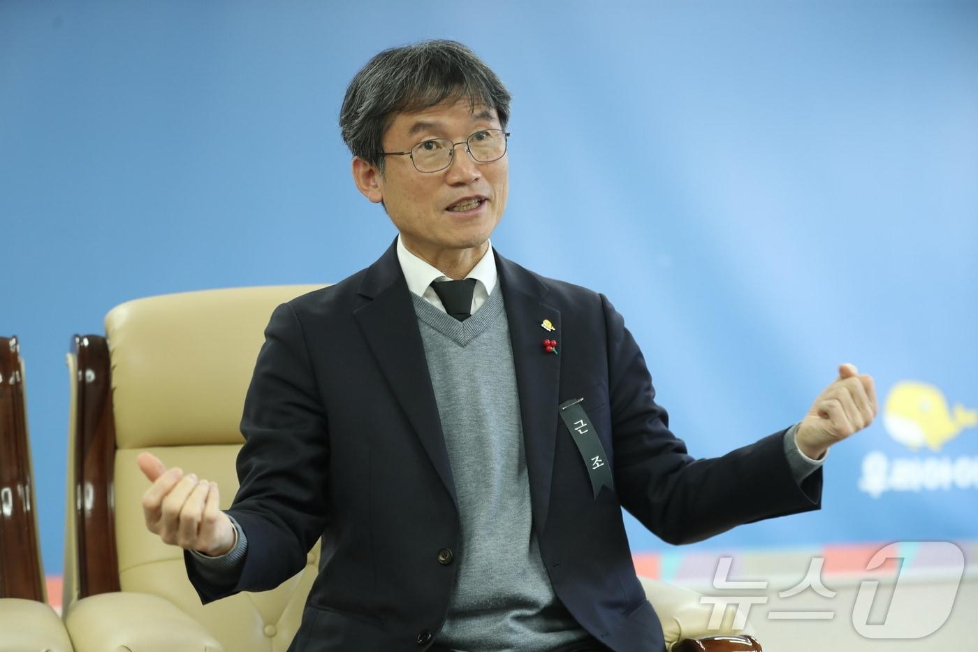 본문 이미지 - 신년 인터뷰하는 천창수 울산교육감 2025.1.3 ⓒ 뉴스1 김세은 기자