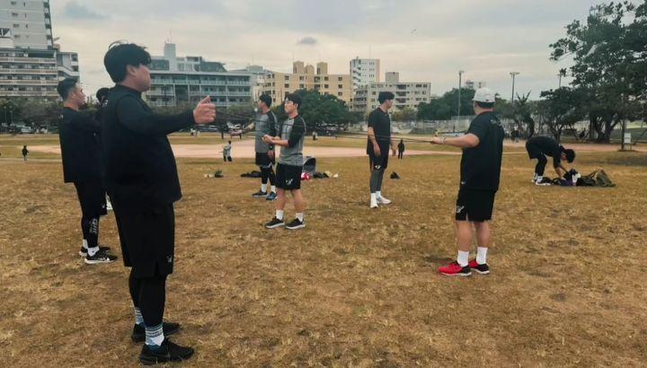 본문 이미지 - 한화 이글스 류현진이 일본 오키나와에서 후배들과 함께 미니 캠프를 차렸다. (99코퍼레이션 SNS 캡처)