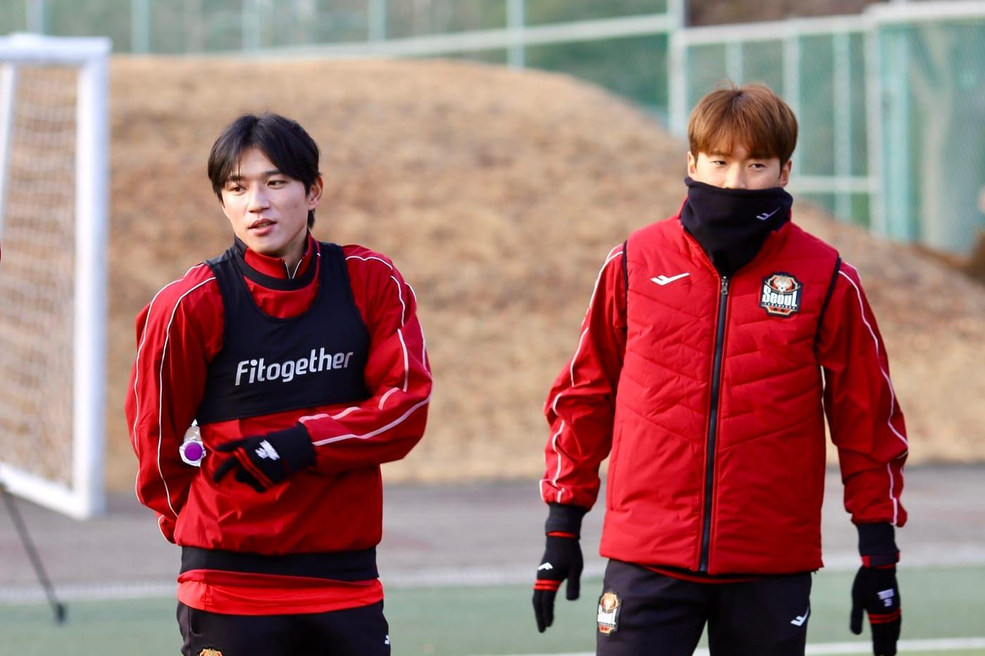 FC서울 훈련에 처음 참가한 '신입생' 김진수(오른쪽)와 정승원. (FC서울 제공)