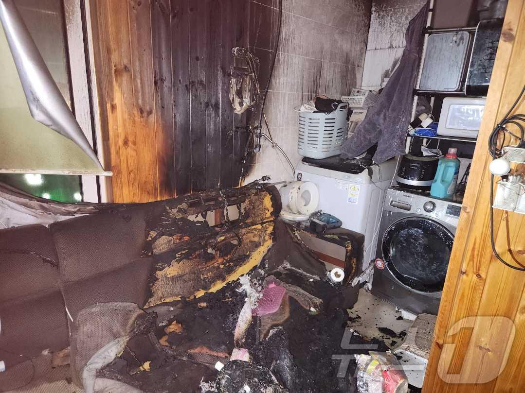 본문 이미지 - 지난 29일 오후 8시 55분쯤 강원 철원군 서면 와수리 한 농막에서도 전선 문제로 인해 발생한 불이 11분만인 오후 9시 6분쯤 꺼졌다. (강원도소방본부 제공) 2025.1.30/뉴스1