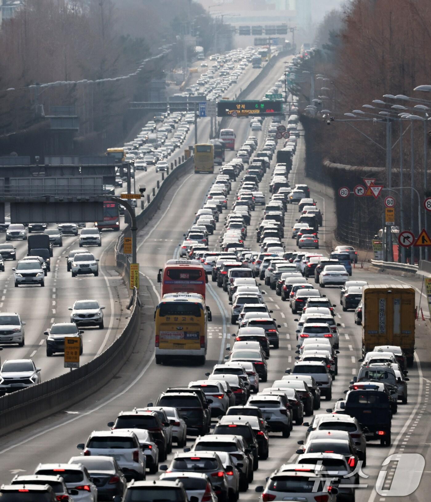 본문 이미지 - 기사 이해를 돕기 위한 지난 설 연휴 마지막 날인 1월 30일 한 고속도로 자료 사진으로 기사 내용과 관련 없음. ⓒ News1