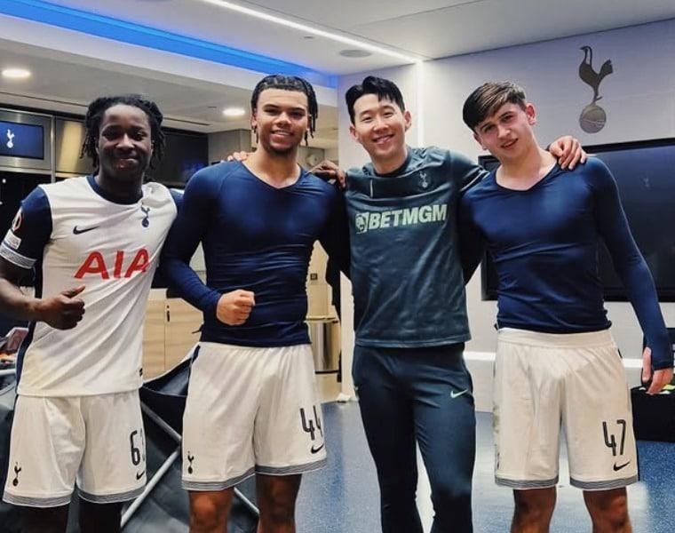본문 이미지 - 토트넘은 다몰라 아자이, 데인 스칼릿, 손흥민, 마이키 무어(왼쪽부터) (손흥민 인스타그램 캡처)