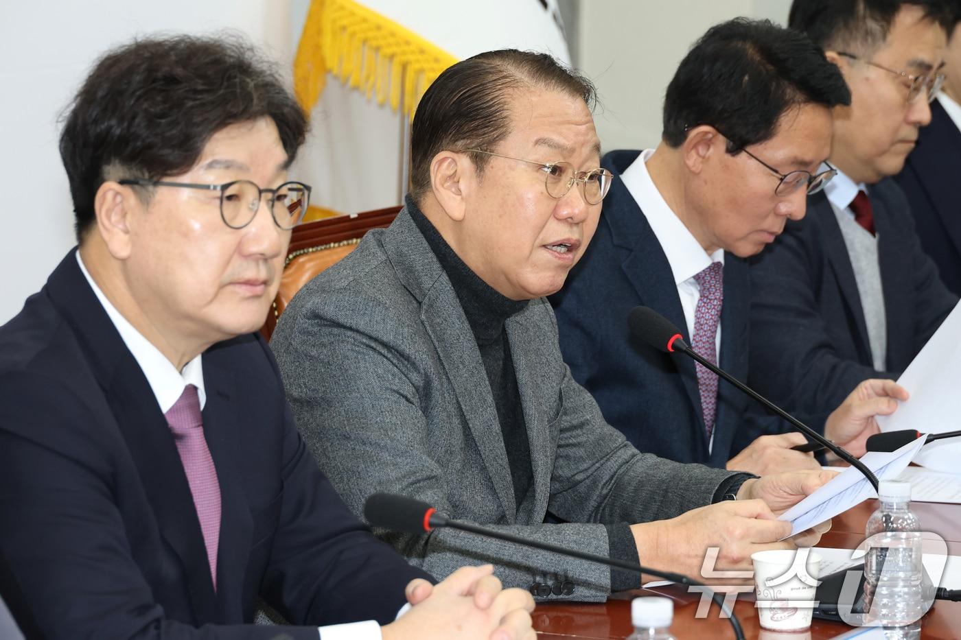 권영세 국민의힘 비상대책위원장이 31일 오전 서울 여의도 국회에서 열린 비상대책위원위원회의에서 모두발언을 하고 있다. 2025.1.31/뉴스1 ⓒ News1 이광호 기자