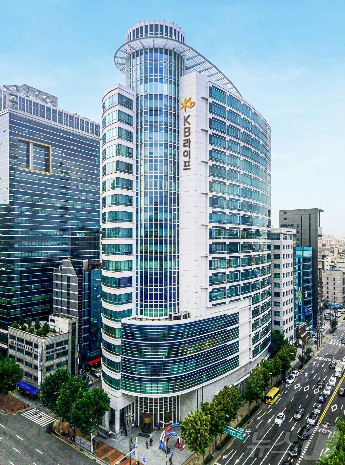 본문 이미지 - KB라이프의 요양 자회사 KB골든라이프케어는 프리미엄 요양시설 '광교 빌리지'의 입소 신청 접수를 시작했다고 31일 밝혔다./사진제공=KB라이프