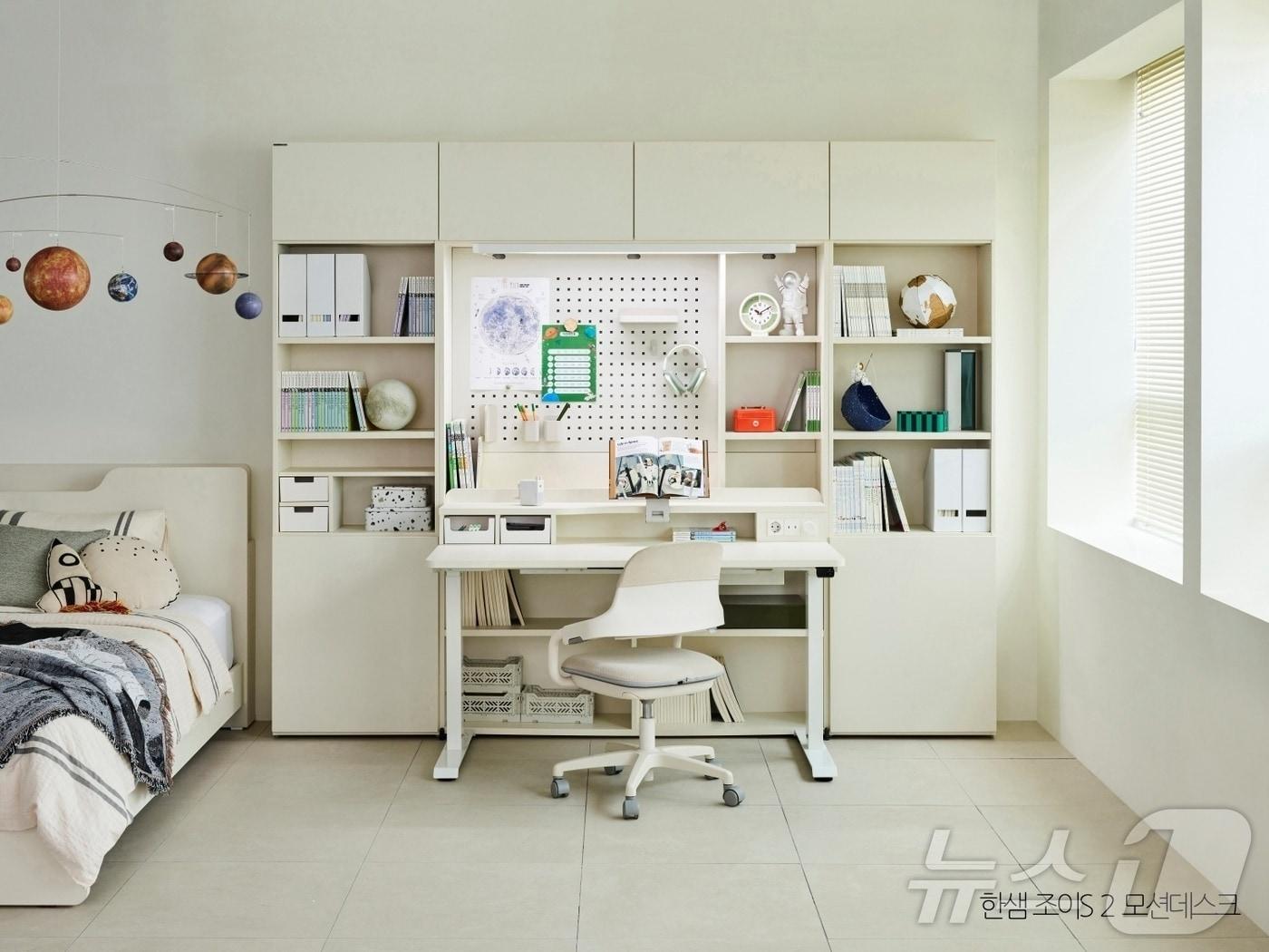 본문 이미지 - 한샘의 학생 가구 &#39;조이S2 모션데스크&#39;.&#40;한샘 제공&#41;