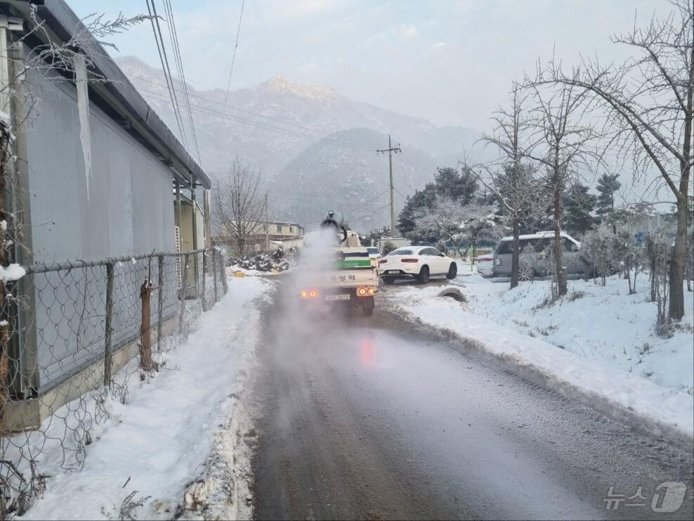 본문 이미지 - 아프리카돼지열병&#40;ASF&#41; 방역 자료사진.&#40;경기도 제공&#41;