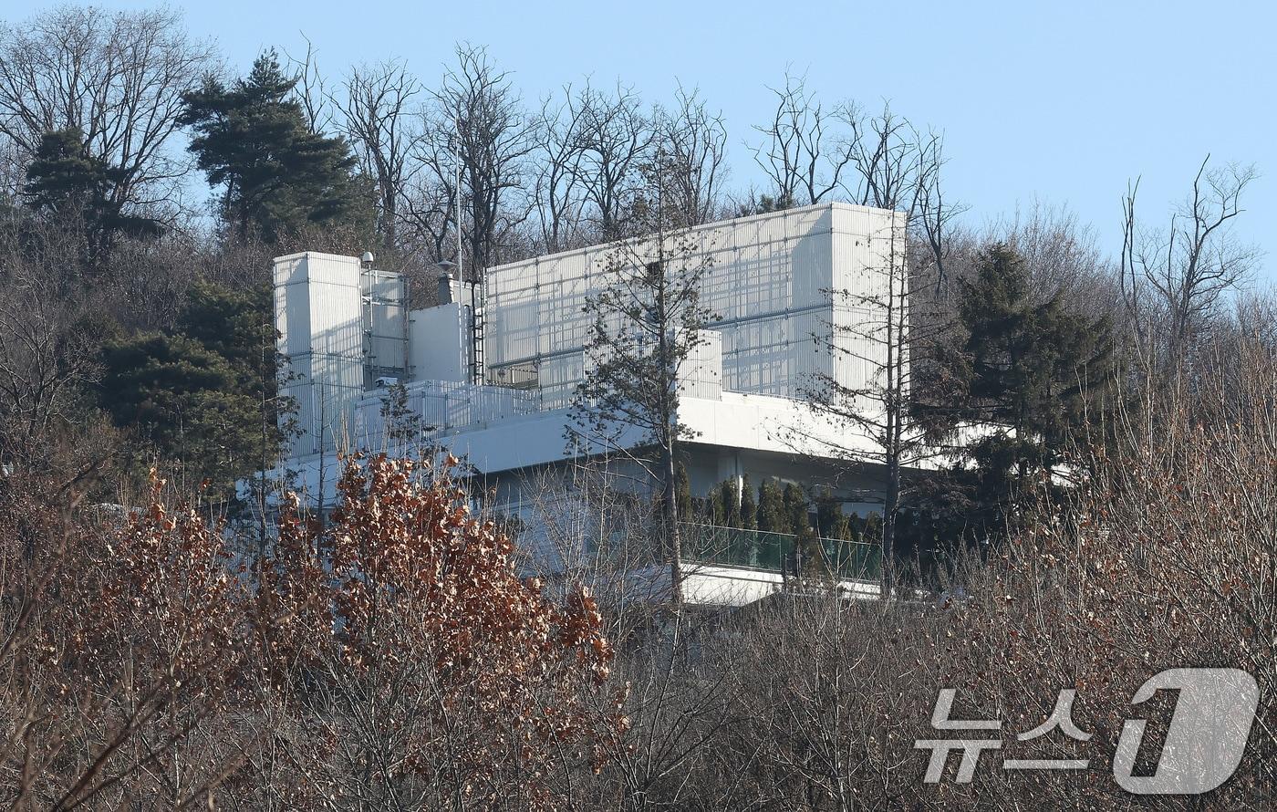 본문 이미지 - 서울 용산구 대통령 관저 일대. 2025.1.4/뉴스1 ⓒ News1 임세영 기자