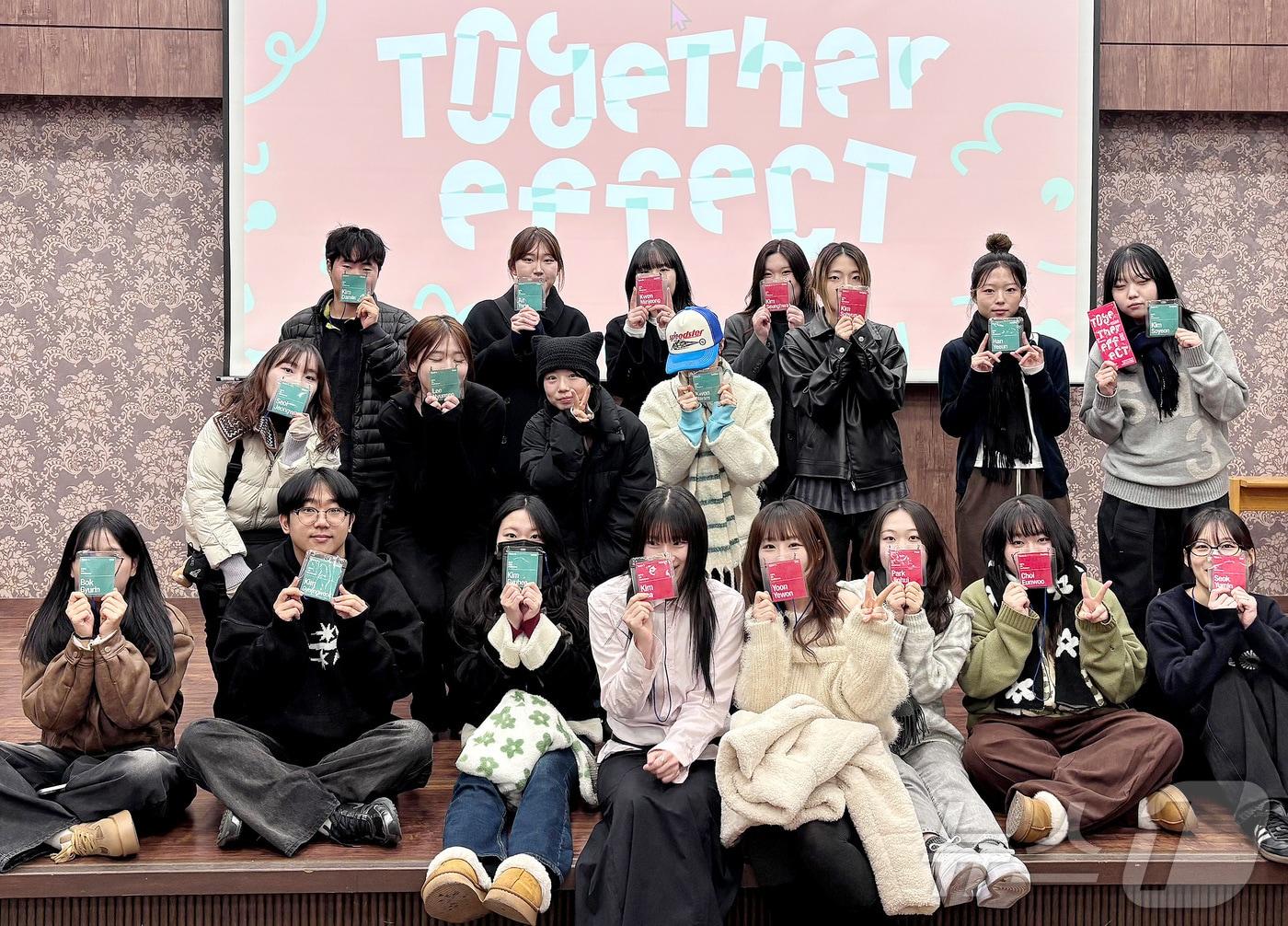 본문 이미지 - 어도비 '비헨스 베스트 디자인'에 선정된 계명대 시각디자인과 EXPO팀. (계명대 제공)