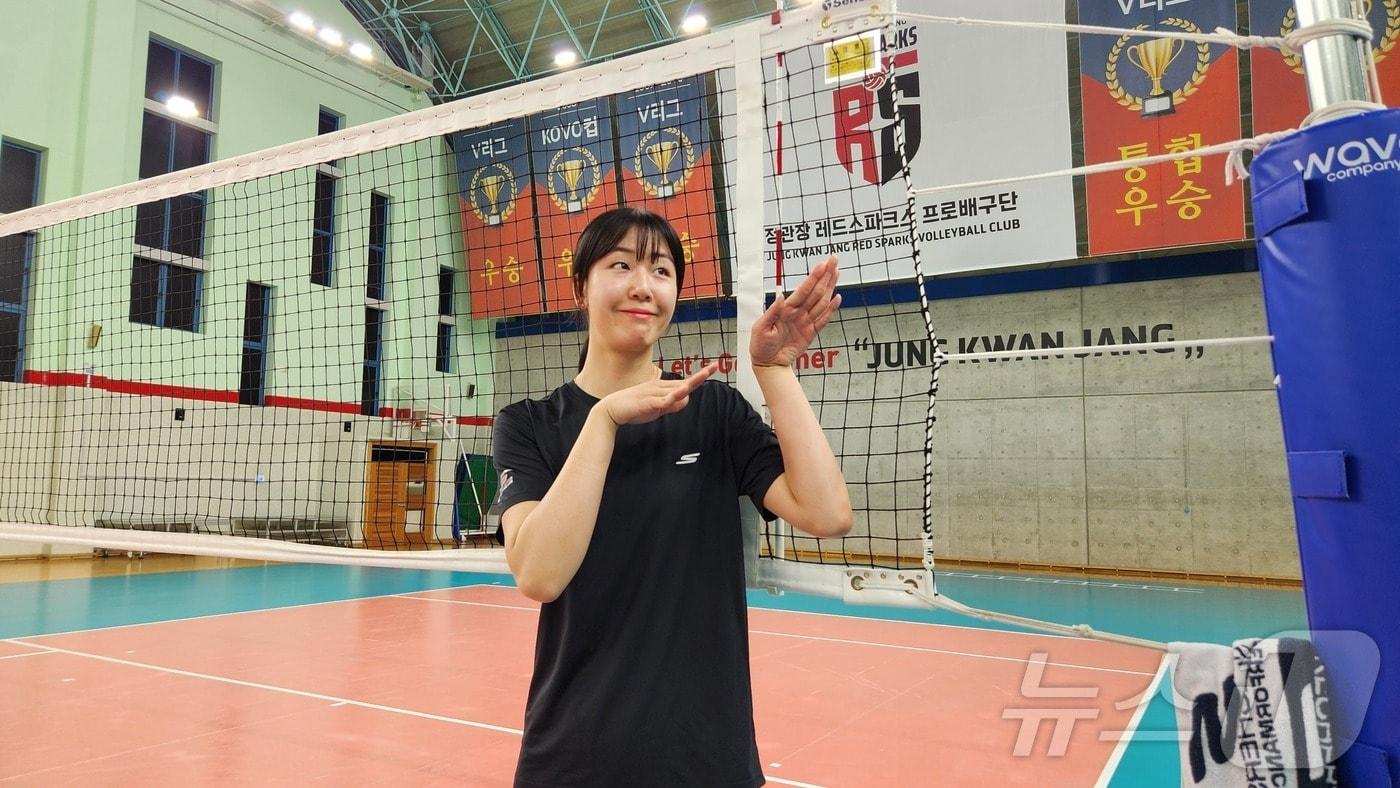 '푸른 뱀'의 해인 을사년을 맞아 뱀을 형상화한 포즈를 취한 정관장 정호영. ⓒ News1 이재상 기자