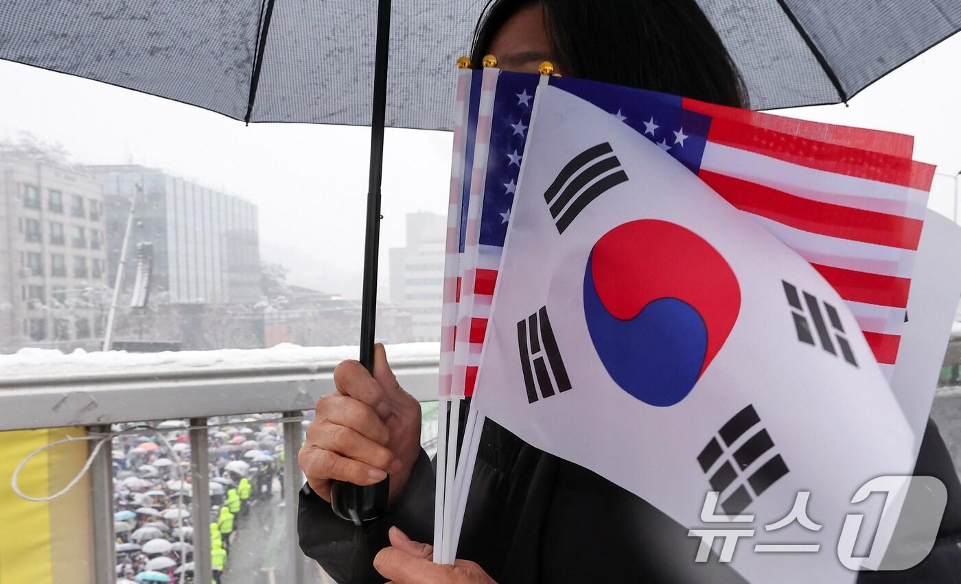  태극기와 성조기(사진은 기사 내용과 무관함) / 뉴스1 ⓒ News1