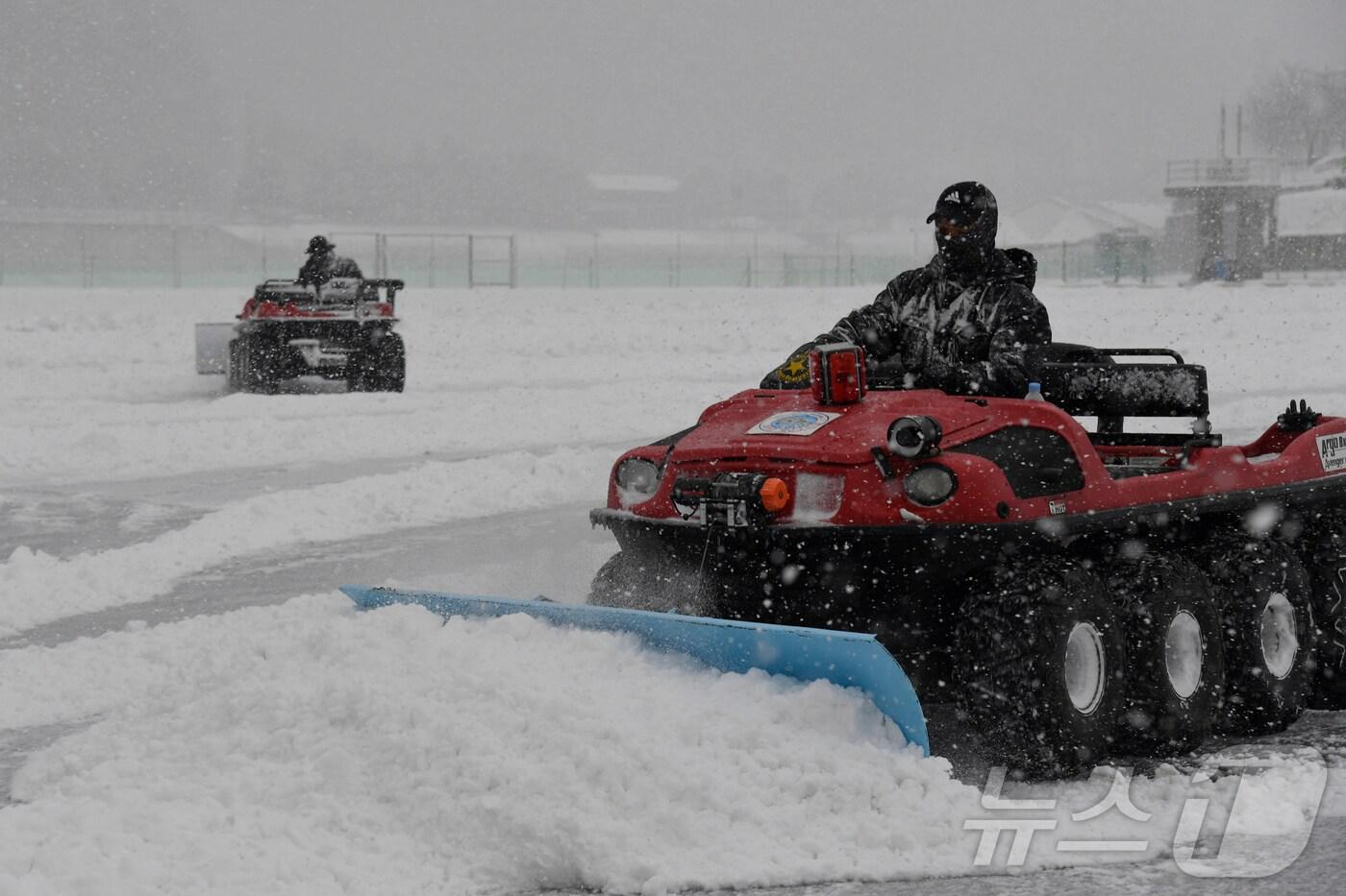 본문 이미지 - 강원 화천지역 제설작업 자료사진.(화천군 제공, 재판매 및 DB 금지)