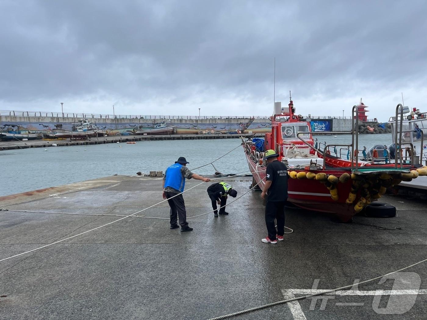본문 이미지 - 울산해양경찰서가 민간 구조세력에 대한 국가적 차원의 체 계적인 관리와 지원을 위해 제정한 '해양재난구조대의 설치 및 운영에 관 한 법률'이 지난 3일부터 시행됐다고 6일 밝혔다.(울산해경 제공)