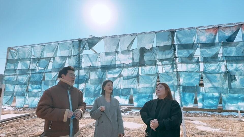 본문 이미지 -  6일 충북 충주시는 관광두레 주민사업체 2곳이 전국 으뜸 두레 8곳에 포함됐다고 밝혔다. 사진은 마치공작소 염색 체험.(충주관광두레 제공)/뉴스1