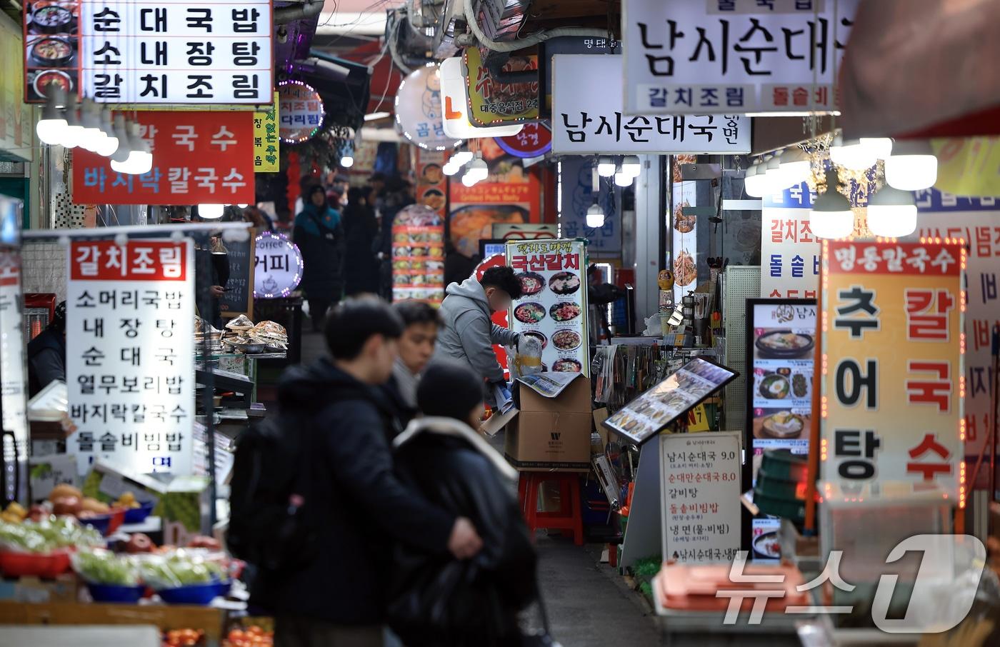 서울 중구의 한 시장 내 음식점 골목이 한산한 모습을 보인다. ⓒ News1 박정호 기자