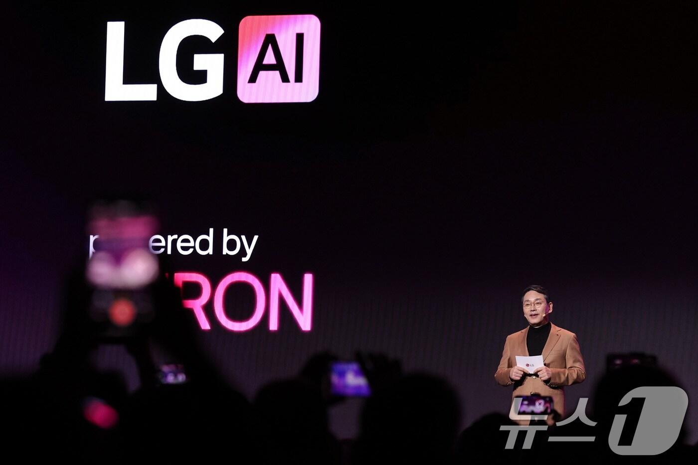 조주완 LG전자 최고경영자(CEO) 6일 오전(현지시간) 미국 네바다주 라스베이거스 만달레이베이 컨벤션센터에서 열린 LG 월드 프리미어에서 기조연설을 하고 있다. 2025.1.7/뉴스1 ⓒ News1 신웅수 기자